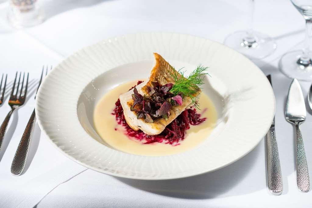 Bayerischer Hof Фрайзинг Ресторант снимка