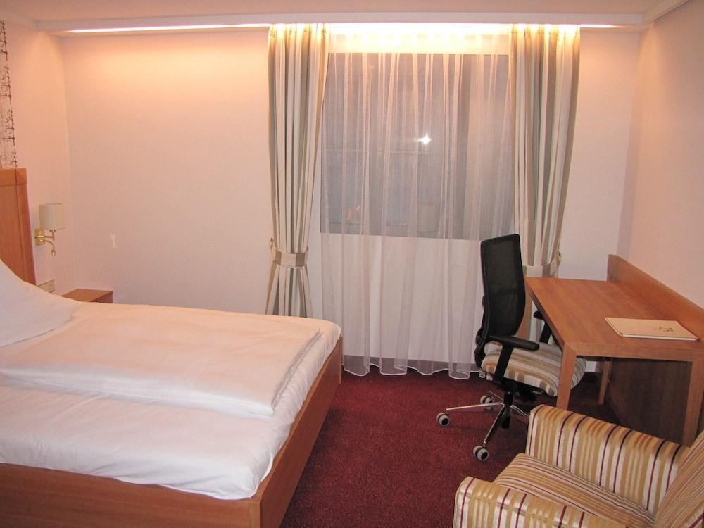 Bayerischer Hof Фрайзинг Екстериор снимка